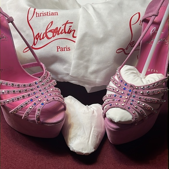 Louboutin Paris Vega Strassima Alta Heels. Sz 37.5 US sz 7.5 NWT - Picture 3 of 7